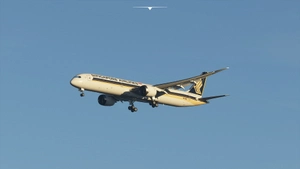 Singapore 787-10 thumbnail 1