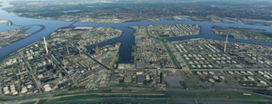 Rotterdam Harbour - Radio Tower Waalhaven & PetroChemie Pipes thumbnail 7