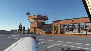 CYXH Medicine Hat Regional Airport thumbnail 2