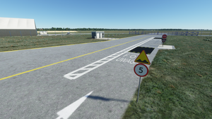 EPDE - Dęblin Airport thumbnail 18