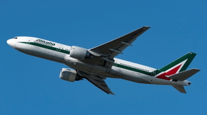 Boeing 777-200 Alitalia EI-ISD thumbnail 1