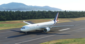France Air Force "Republique Française" (ETEC - VIP) Headwind A330-900 thumbnail 2