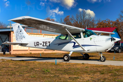 Cessna 172 Classic UR-ZET