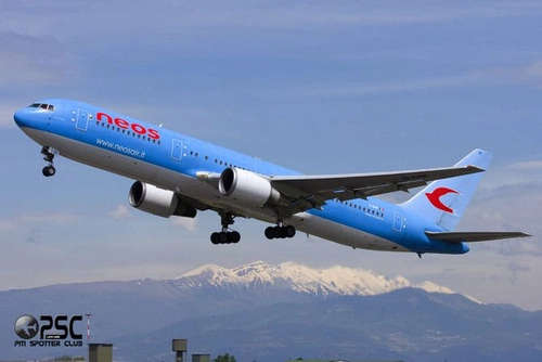 Boeing 767-400ER NEOS