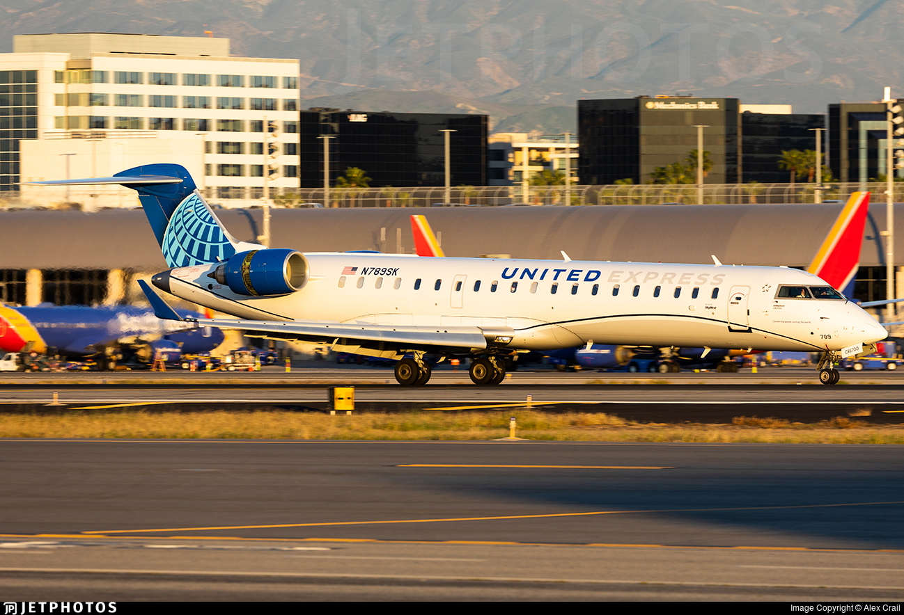 UNITED EXPRESS / SKYWEST CRJ7 - Image 1