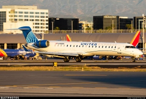 UNITED EXPRESS / SKYWEST CRJ7 thumbnail 1