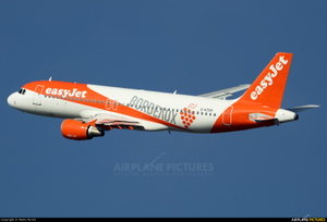 FENIX | EASYJET G-EZUH | aka BORDEAUX  With Cabin  thumbnail 4