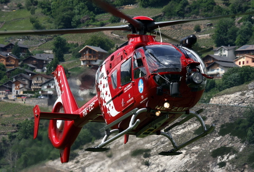 H145_Air-Zermatt Red Stars HB-ZEF - 2 variants CIV EMS 