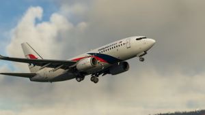 Malaysia Airlines 737-700 & 737-700 BBJ thumbnail 1