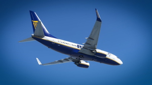 PMDG Boeing 737-700 Ryanair EI-SEV thumbnail 6