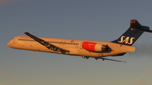 Scandinavian Airlines (LN-RLF) - Leonardo MD-82 thumbnail 3