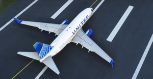 United Airlines "2019 livery" "N24706" PMDG B737-700 Scimitar winglets thumbnail 9