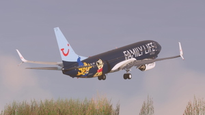 TUIFly Belgium ("Family Life" OO-JAF) - PMDG 737-800 thumbnail 5