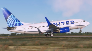 United Airlines [4K] N54711 - PMDG 737-700 thumbnail 6