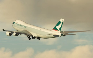 Boeing 747-8F Cathay Pacific Cargo (B-LJK) thumbnail 2