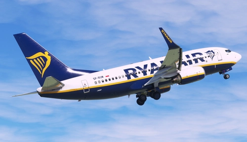 BUZZ (Ryanair) PMDG 737-700 SP-RUM