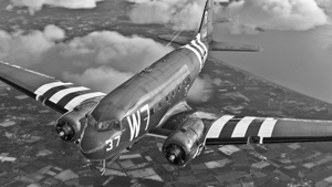 Douglas C-47 - "Whiskey 7" thumbnail 3