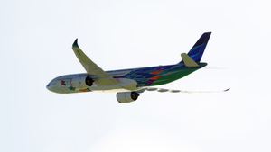 [Headwind A330] Garuda Indonesia "Kembara Angkasa - 74th Anniversary" PK-GPZ | 8K thumbnail 8