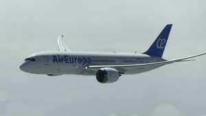 Kuro Boeing B787-8 [V2] Air Europa | 4K thumbnail 2