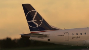 LOT Polish Airlines w/Cabin FSS E170 thumbnail 5