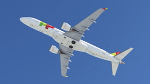 TAP Express CS-TPQ Embraer 190 thumbnail 7