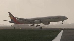 Asiana Airlines HL8284 (with Cabin Interior) / PMDG B777-300ER thumbnail 4