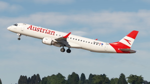 Austrian Airlines (New Paint) | OE-LWD | FSS E195 | w/ Cabin Textures thumbnail 4