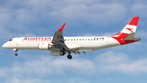 Austrian Airlines (New Paint) | OE-LWD | FSS E195 | w/ Cabin Textures thumbnail 7