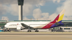 [DISCONTINUED] - CaptainSim Boeing 767-300ER Asiana Airlines HL7248 thumbnail 7