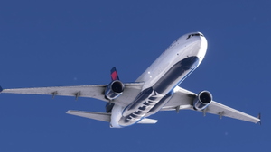 Delta Airlines | MD-11 thumbnail 10