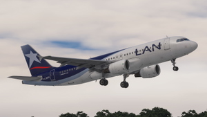 Fenix A320 LAN Airlines | CC-BFD | 4K thumbnail 1