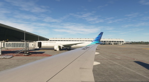 Garuda Indonesia 777-300ER PK-GIC thumbnail 4