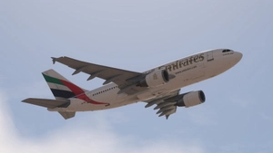 iniBuilds Airbus A310-300 Emirates A6-EKL thumbnail 10