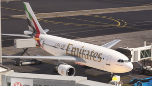 iniBuilds Airbus A310-300 Emirates 2023 A6-EKL thumbnail 4