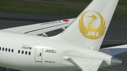 JAPAN AIRLINES (JA835J)  gold logo [8K]
