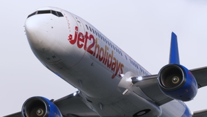 Jet2 Holidays (G-JZBC) - PMDG 737-800 thumbnail 3
