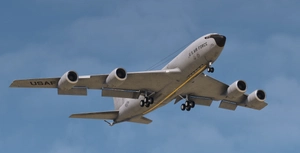 KC-135R Stratotanker thumbnail 4