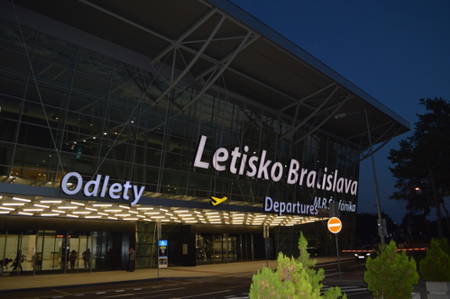Medical Weed to Bratislava (PMDG 777-300ER Landing Challenge)