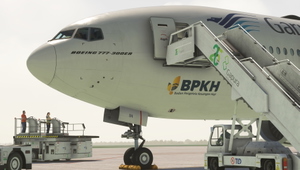 PMDG 777-300ER Garuda Indonesia PK-GIH w/ Cabin thumbnail 10