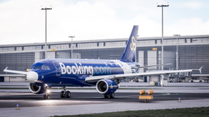 Spring Airlines Special Paint B-6902  V2  SL thumbnail 5