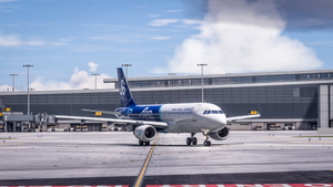 Spring Airlines Special Paint B-1807  V2 SL thumbnail 3