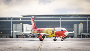 Spring Airlines Special Paint B-8248 V2 SL thumbnail 4