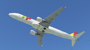 TAP Express CS-TAX Embraer 195 thumbnail 7