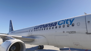 Airbus A320 Lufthansa City (D-AIJN) thumbnail 5