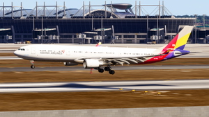 Asiana Airlines A330-300 HL7792 [w/Cabin] thumbnail 1