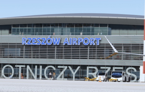 EPRZ, Rzeszow–Jasionka Airport, Rzeszów Ulma Airport | GSX Profile (Drzewiecki Design)  thumbnail 11