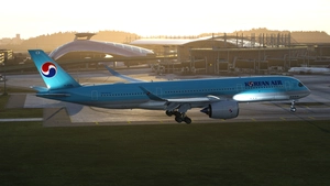 iniBuilds A350-900 Korean Air [w/Cabin]  HL8597 & HL8598 Livery  thumbnail 8