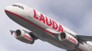 Lauda Europe [9H-LOZ] w/Cabin Fenixsim A320 thumbnail 5
