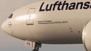 Lufthansa Cargo (D-ALFG | Sharkskin Technology) - PMDG 777-F thumbnail 8