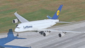 Lufthansa D-AIMF (old livery) [8K] & [4K] thumbnail 3